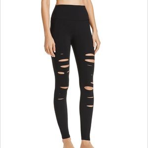 🎉SALE🎉 EUC ALO Yoga Ripped Warrior Leggings XS